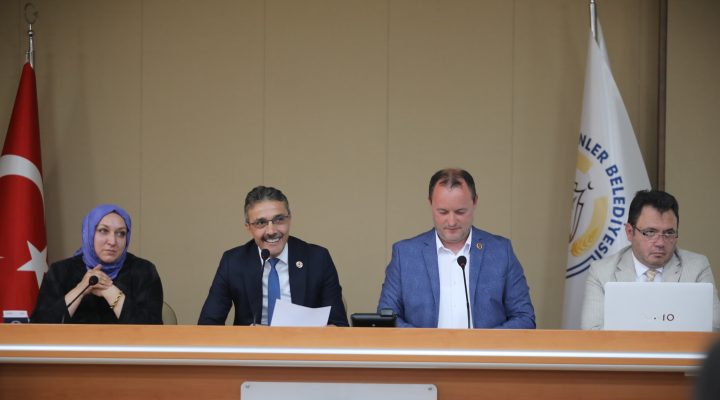 Erenler Belediyesi Meclisi’nde Dükkan Satışı Krizi: Başkan Dinç ve Ak Parti Meclis Üyeleri Arasında Gerilim Tırmandı