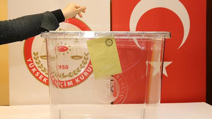 Erenler Hacıoğlu Mahallesi’nde Muhtarlık Seçimi Heyecanı: 8 Aday Yarışıyor
