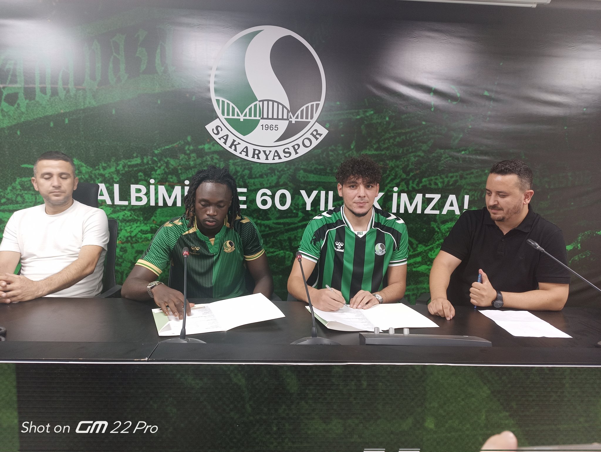 Sakaryaspor’dan İki İmza Birden