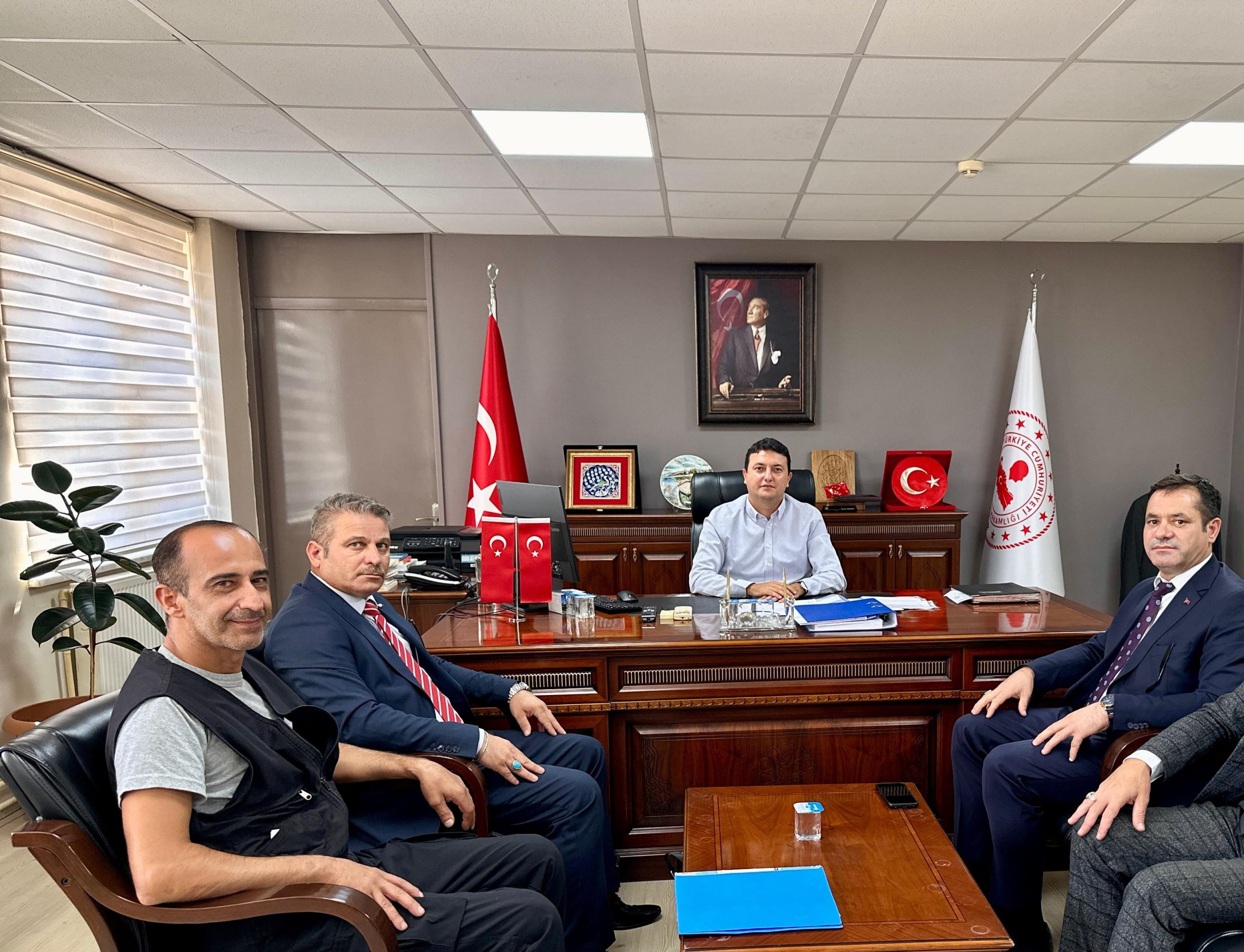 Vatan Millet Sevdalıları Derneği’nden Pamukova Kaymakamı’na Ziyaret