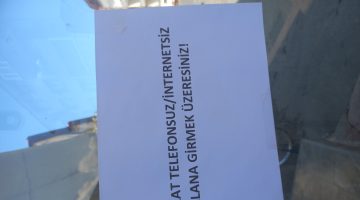 Erenler’de Çay Evinde Telefon Yasaklandı, Yerine Kitaplar Konuldu