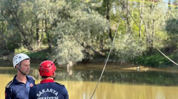 Büyükşehir’in itfaiyecileri Sakarya Nehri üzerinde nefes kesti