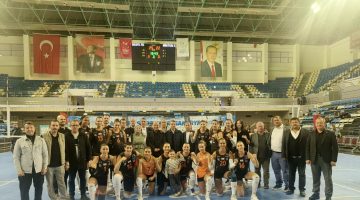 Kızlar Paşalar Gibi! Sakarya Voleybol Fırtınası Dinmiyor