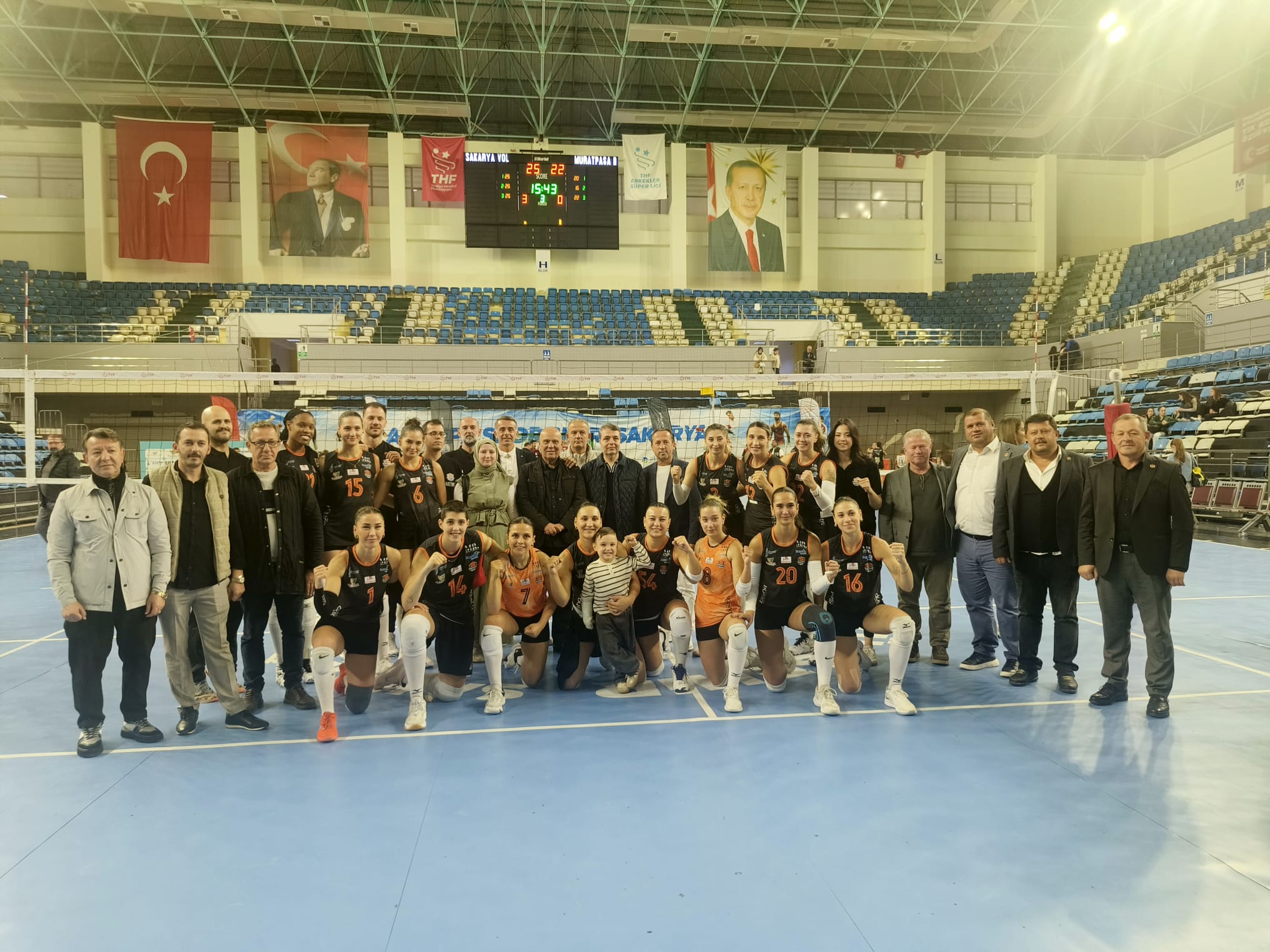Kızlar Paşalar Gibi! Sakarya Voleybol Fırtınası Dinmiyor